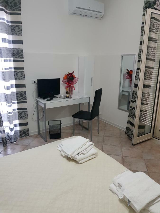 B&B Dimora Del Centro สกาเลอา ภายนอก รูปภาพ